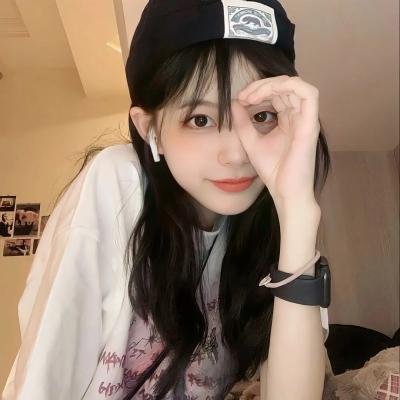 假冒女团 海报